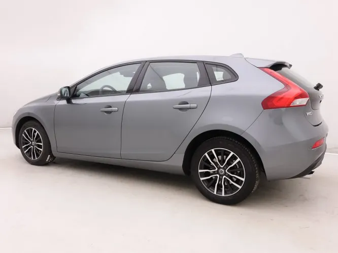 Volvo V40 2.0 D2 120 Momentum + GPS + LED Lights Image 3